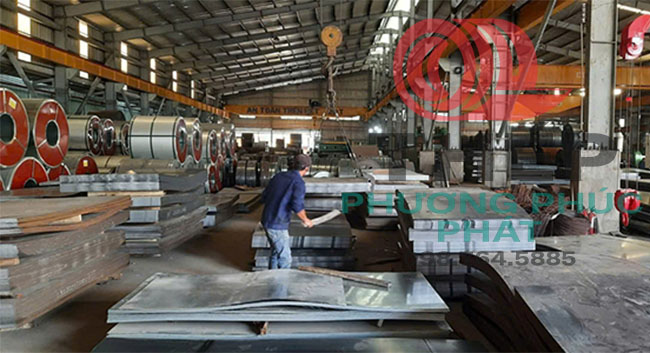 các loại thép tấm tại xưởng