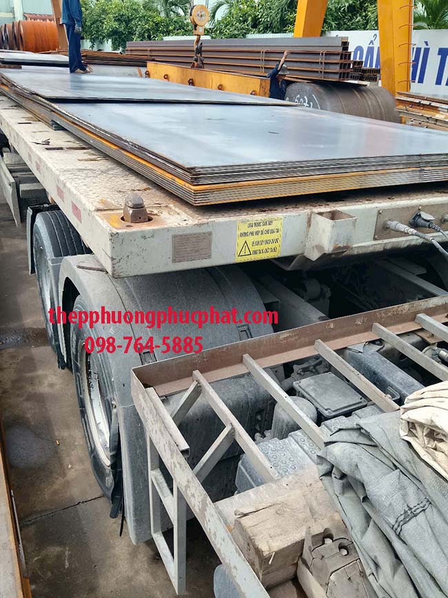 vận chuyển thép giao công trình