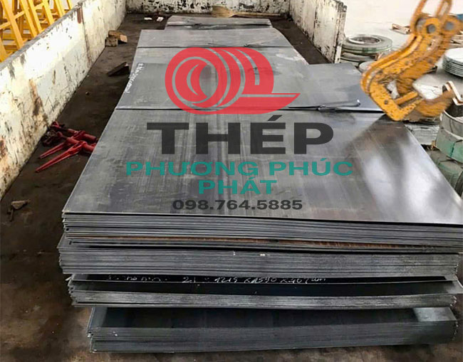Thép tấm cán nóng tại kho